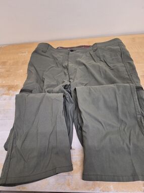 Men's Wrangler Olive Cargo Pants with Utility Pockets